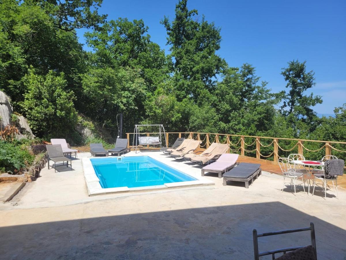Apartments Chiara Mit Meerblick Und Pool Und Jacuzzi Ловран Экстерьер фото
