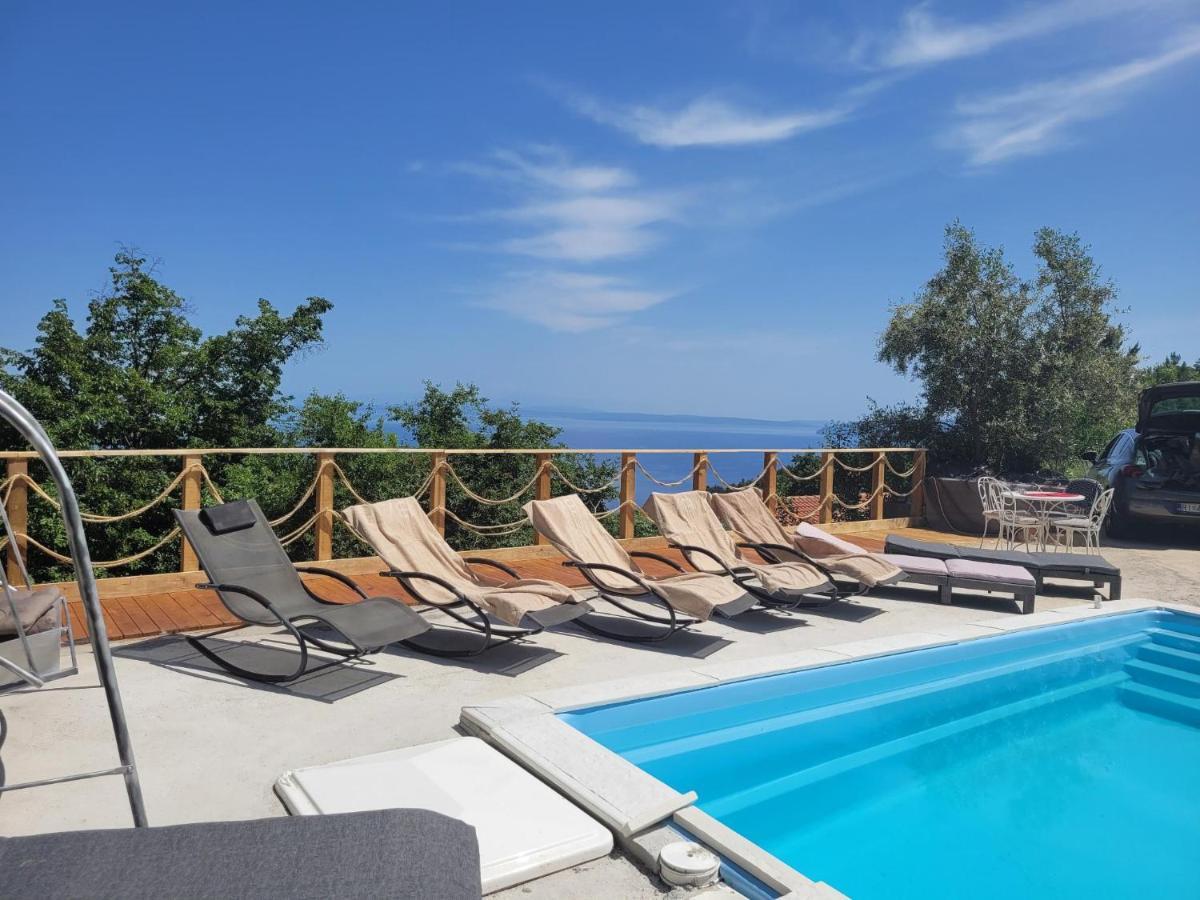Apartments Chiara Mit Meerblick Und Pool Und Jacuzzi Ловран Экстерьер фото
