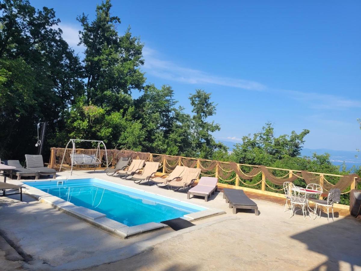 Apartments Chiara Mit Meerblick Und Pool Und Jacuzzi Ловран Экстерьер фото