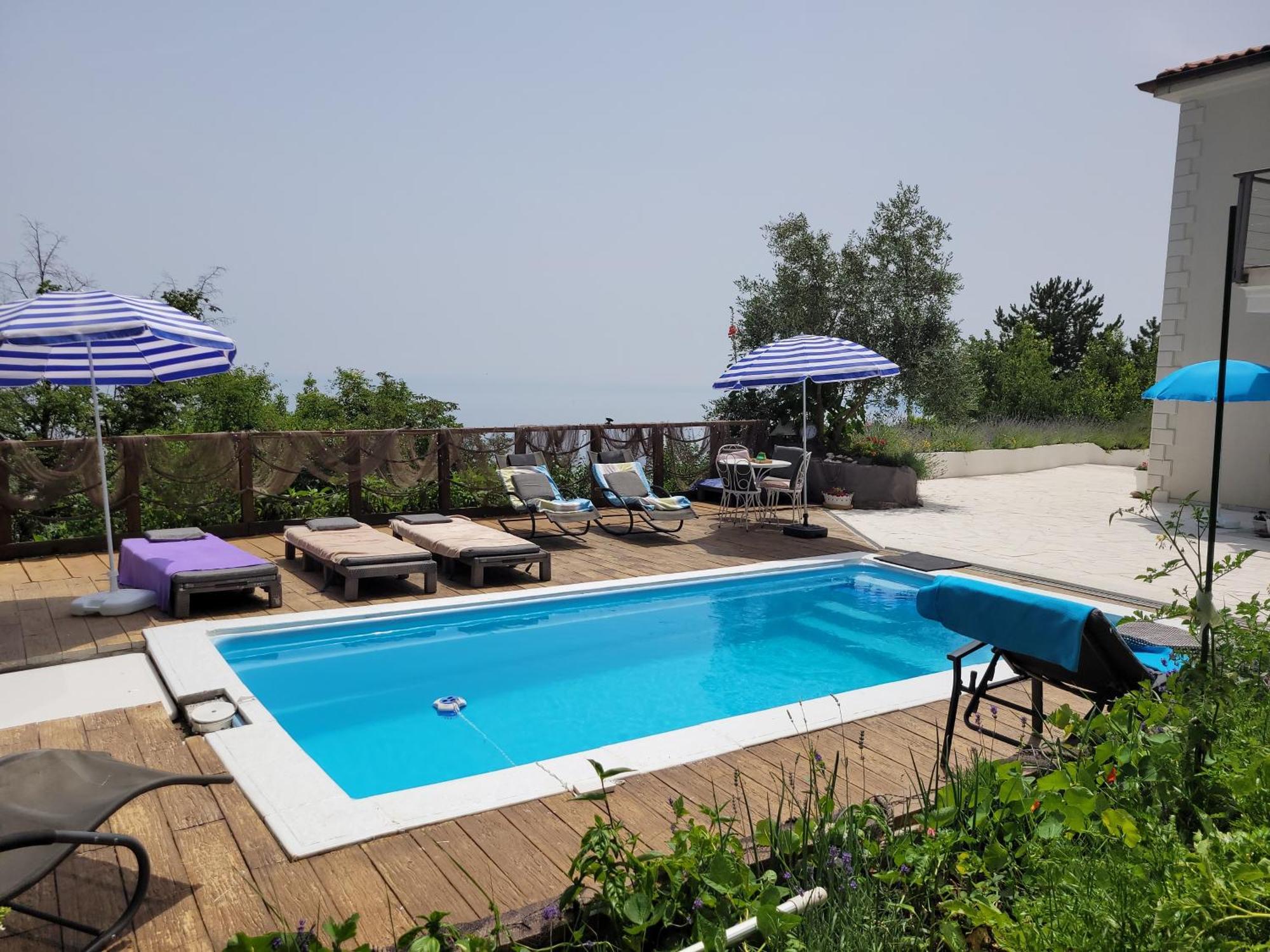 Apartments Chiara Mit Meerblick Und Pool Und Jacuzzi Ловран Экстерьер фото