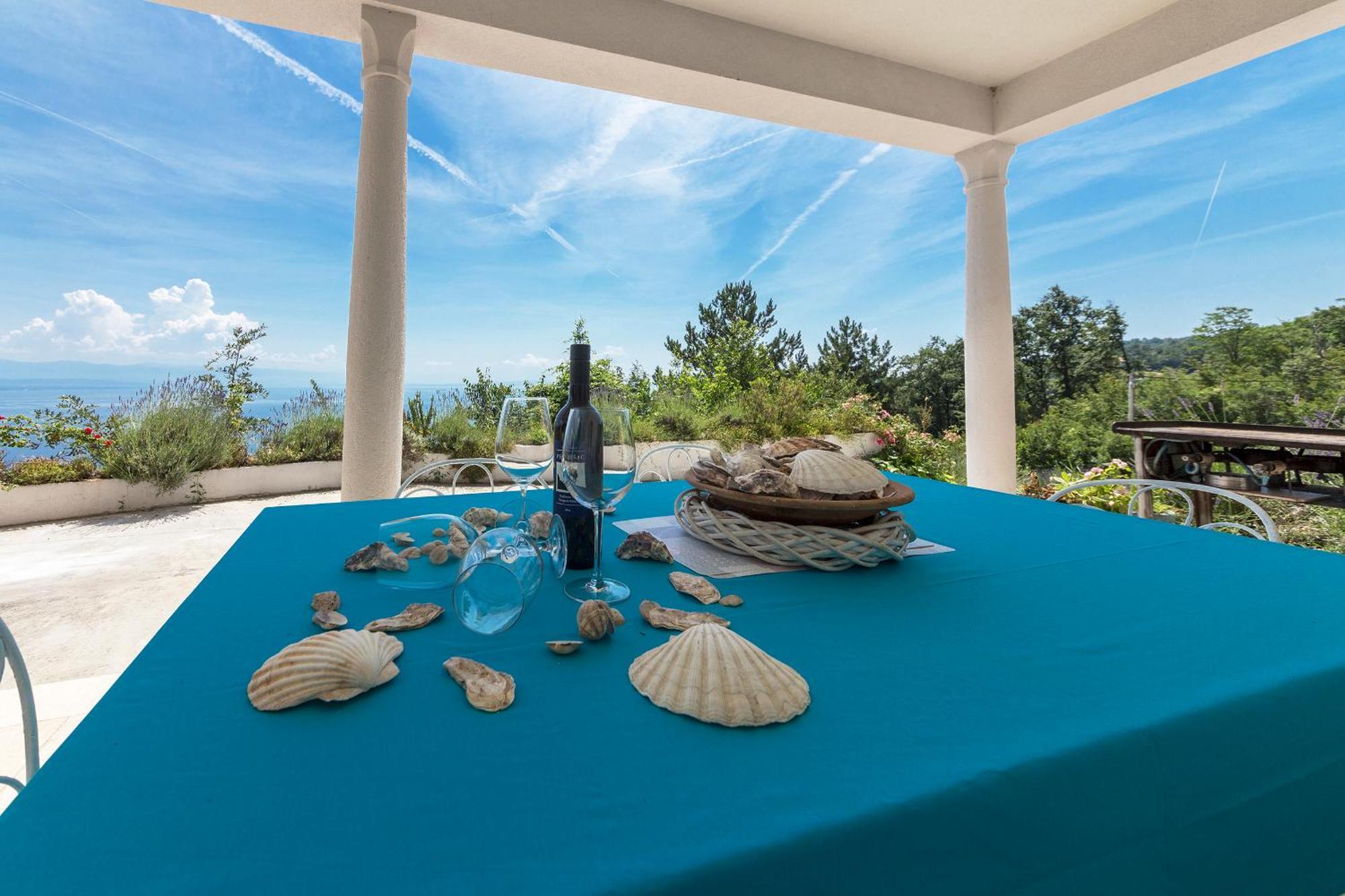 Apartments Chiara Mit Meerblick Und Pool Und Jacuzzi Ловран Экстерьер фото