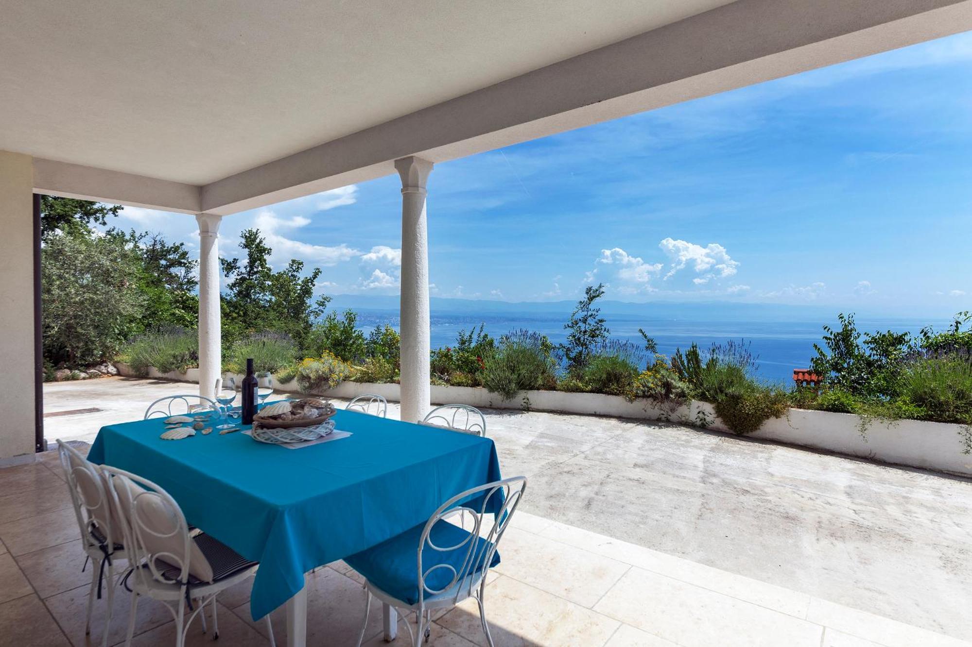 Apartments Chiara Mit Meerblick Und Pool Und Jacuzzi Ловран Экстерьер фото