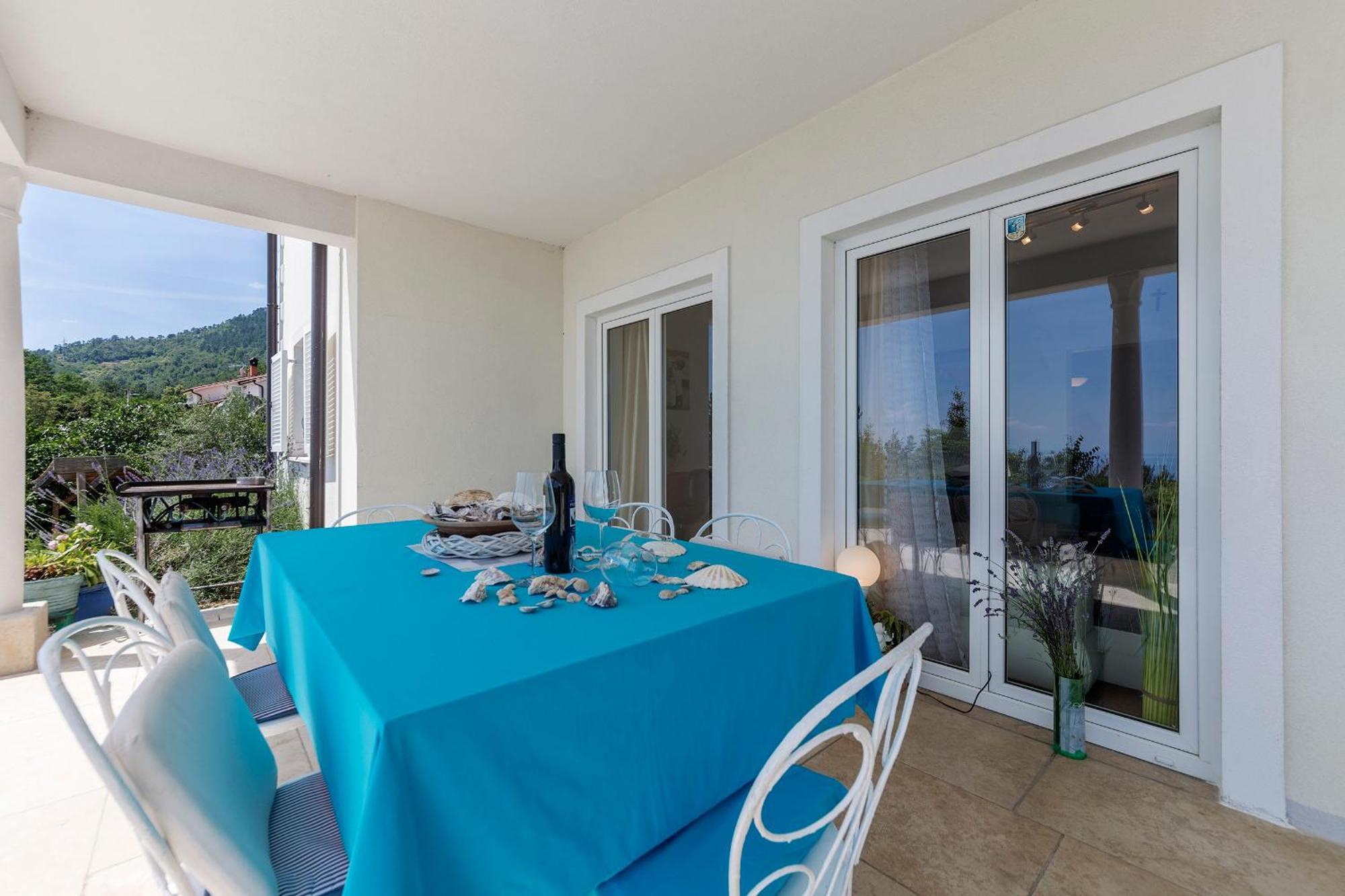 Apartments Chiara Mit Meerblick Und Pool Und Jacuzzi Ловран Экстерьер фото